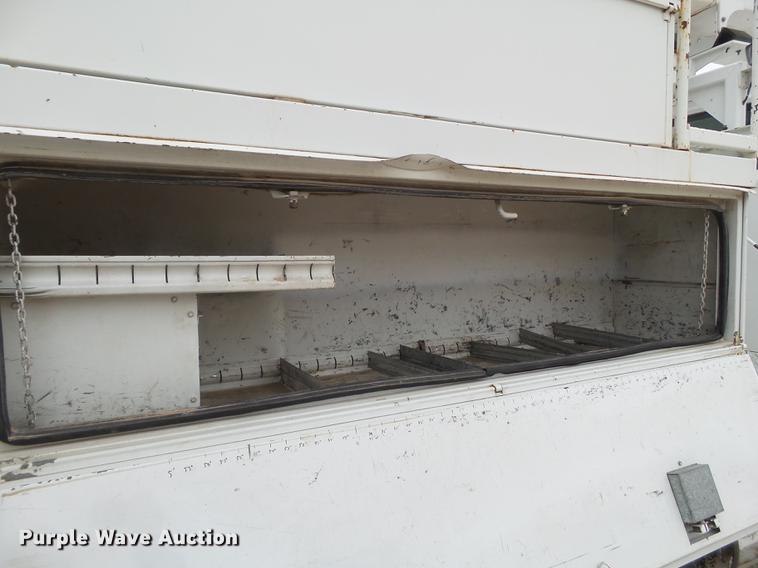 image for item DE1364 2005 Chevrolet C7500 bucket truck