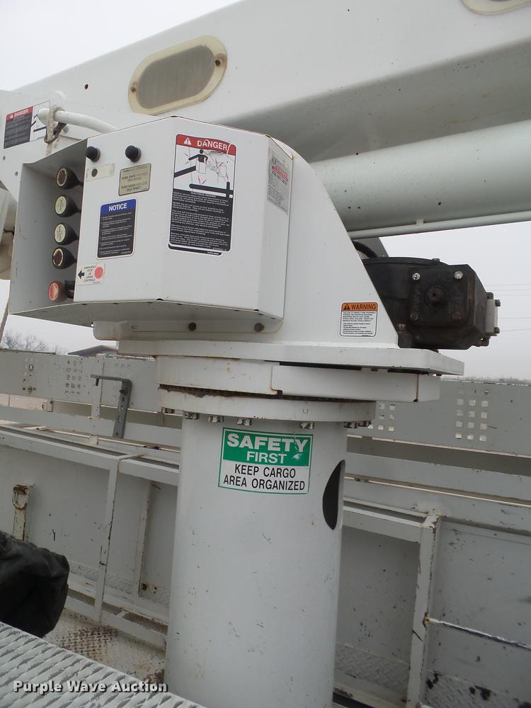 image for item DE1364 2005 Chevrolet C7500 bucket truck