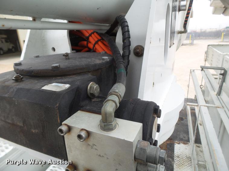 image for item DE1364 2005 Chevrolet C7500 bucket truck