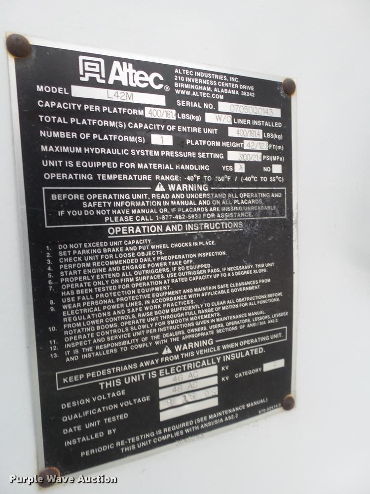 image for item DE1364 2005 Chevrolet C7500 bucket truck