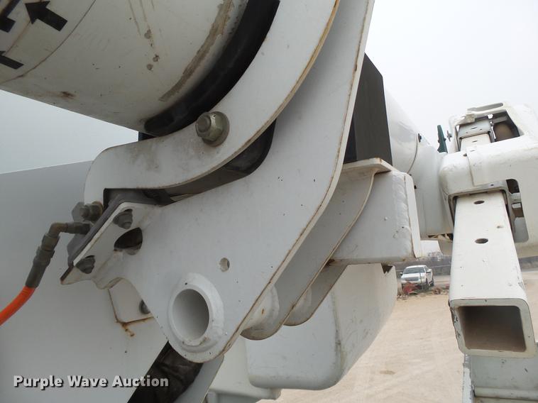 image for item DE1364 2005 Chevrolet C7500 bucket truck