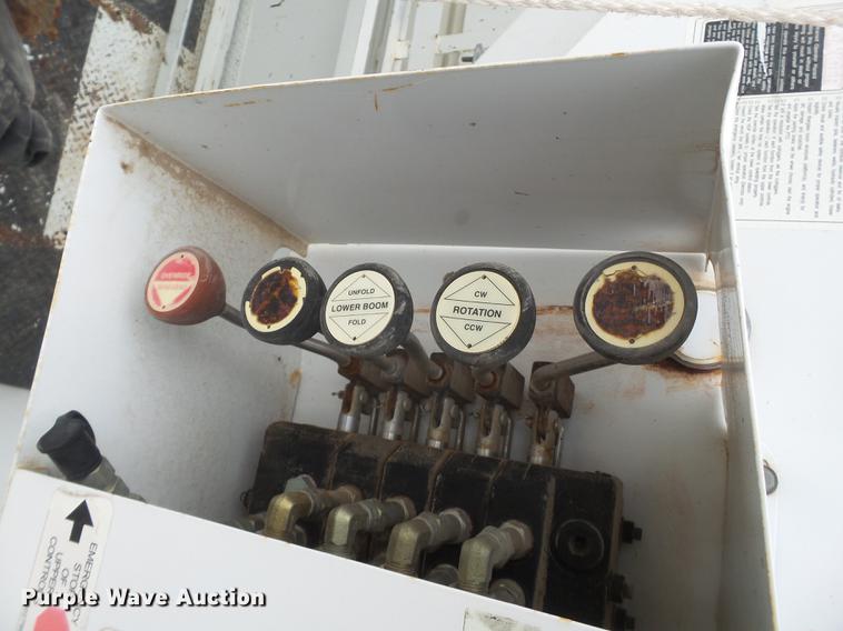 image for item DE1364 2005 Chevrolet C7500 bucket truck