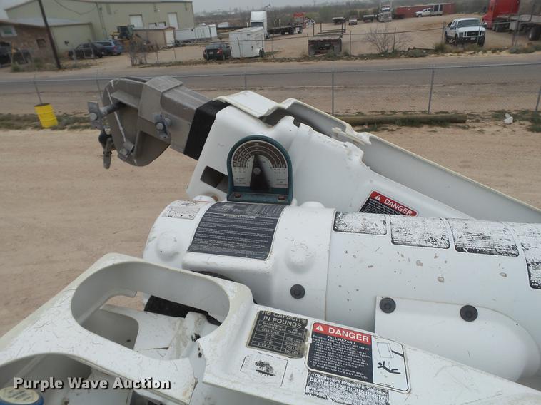 image for item DE1364 2005 Chevrolet C7500 bucket truck