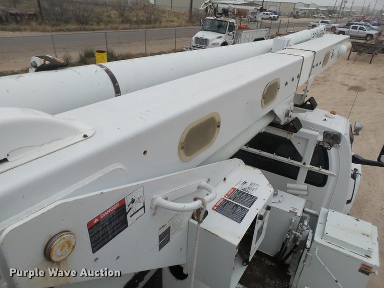 image for item DE1364 2005 Chevrolet C7500 bucket truck