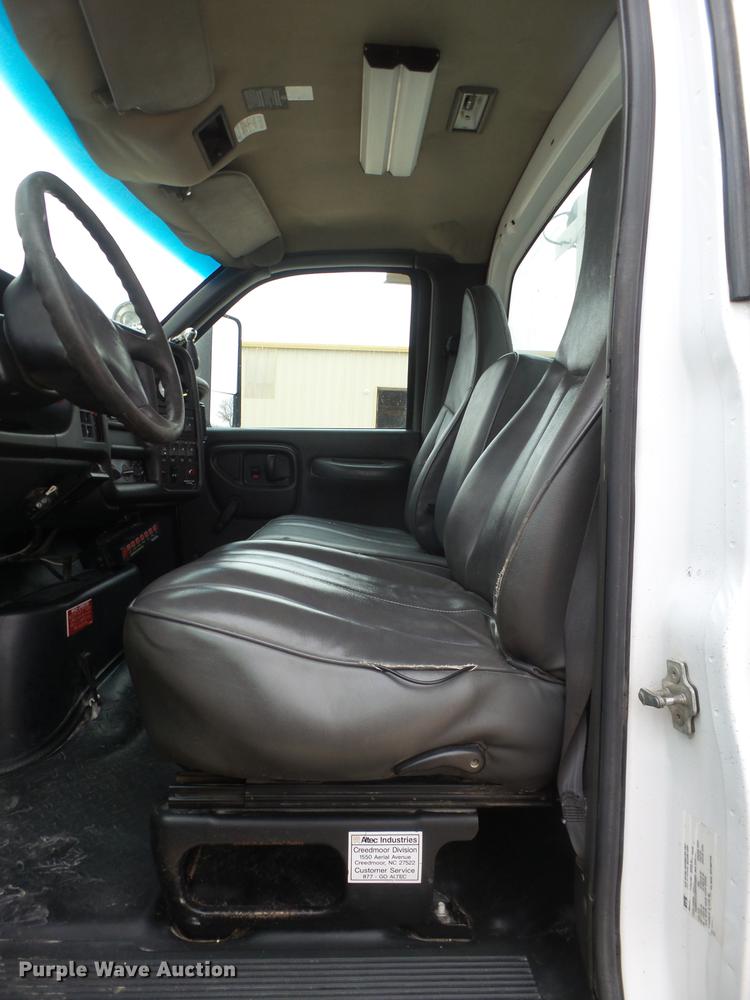 image for item DE1364 2005 Chevrolet C7500 bucket truck