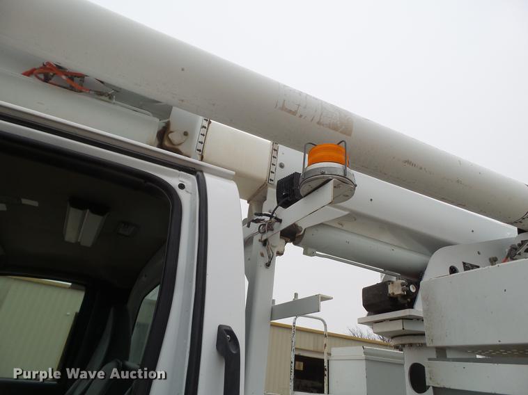 image for item DE1364 2005 Chevrolet C7500 bucket truck