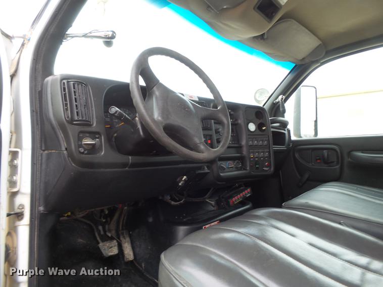 image for item DE1364 2005 Chevrolet C7500 bucket truck