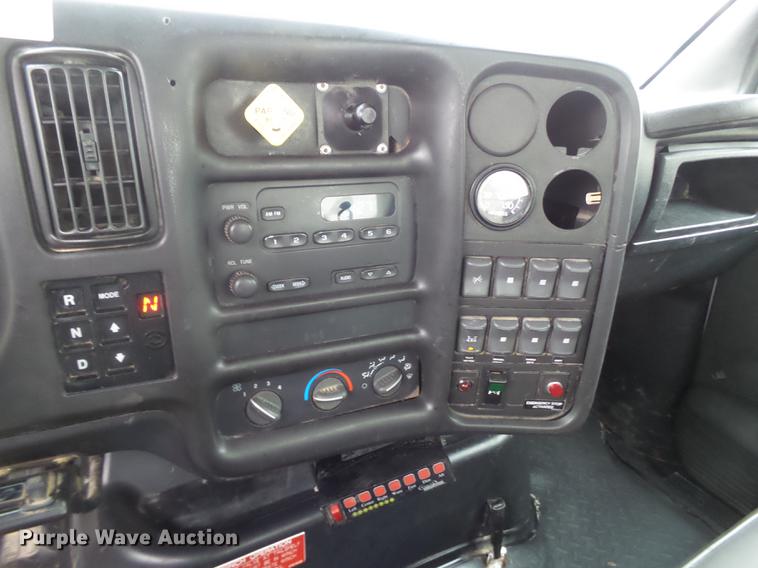 image for item DE1364 2005 Chevrolet C7500 bucket truck