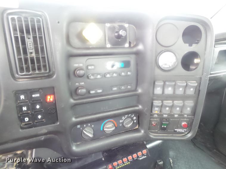 image for item DE1364 2005 Chevrolet C7500 bucket truck