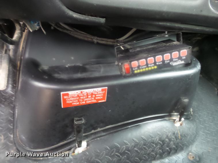 image for item DE1364 2005 Chevrolet C7500 bucket truck