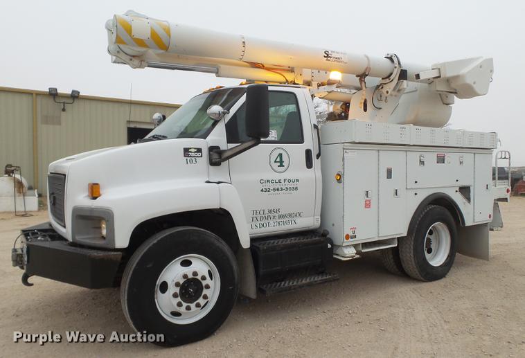 image for item DE1365 2006 Chevrolet C7500 bucket truck