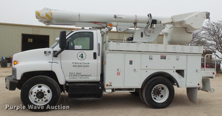 image for item DE1365 2006 Chevrolet C7500 bucket truck