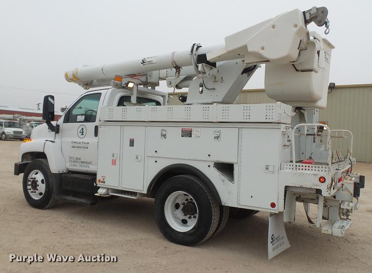 image for item DE1365 2006 Chevrolet C7500 bucket truck