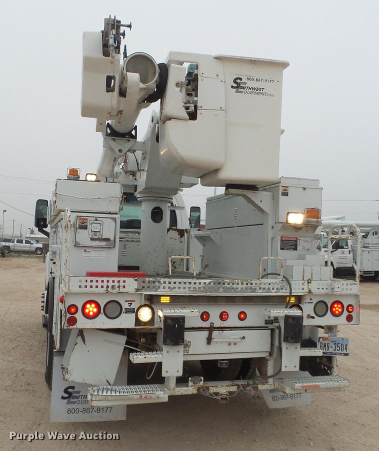 image for item DE1365 2006 Chevrolet C7500 bucket truck