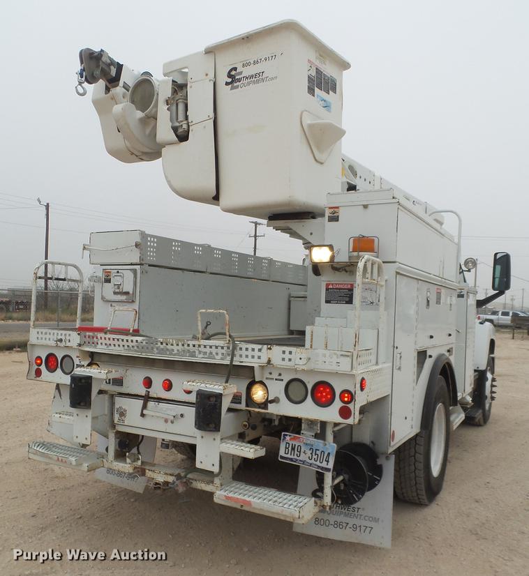image for item DE1365 2006 Chevrolet C7500 bucket truck