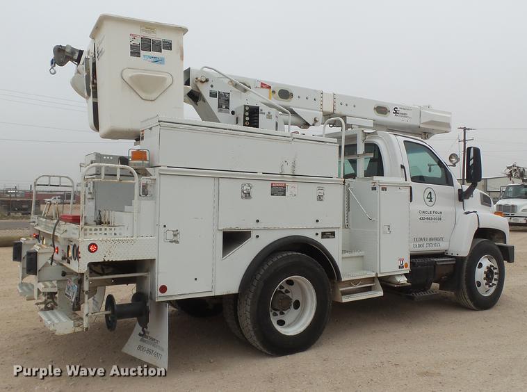 image for item DE1365 2006 Chevrolet C7500 bucket truck