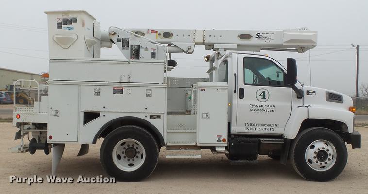 image for item DE1365 2006 Chevrolet C7500 bucket truck