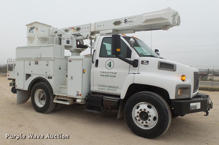 image for item DE1365 2006 Chevrolet C7500 bucket truck