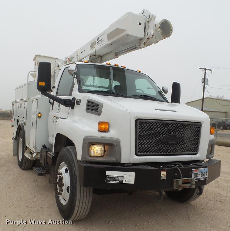 image for item DE1365 2006 Chevrolet C7500 bucket truck