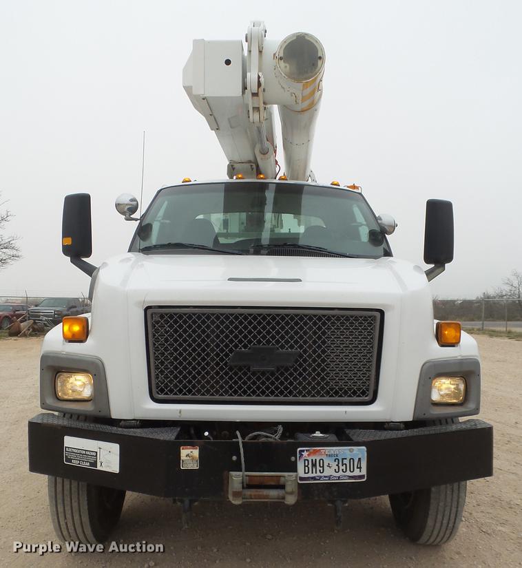 image for item DE1365 2006 Chevrolet C7500 bucket truck