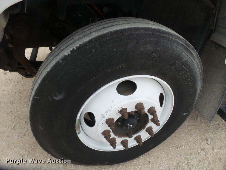 image for item DE1365 2006 Chevrolet C7500 bucket truck