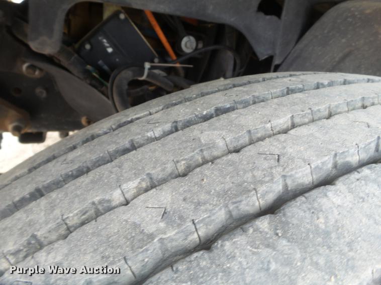 image for item DE1365 2006 Chevrolet C7500 bucket truck