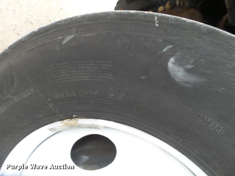 image for item DE1365 2006 Chevrolet C7500 bucket truck