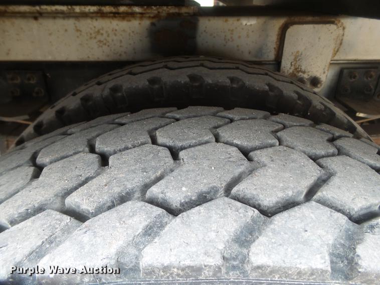 image for item DE1365 2006 Chevrolet C7500 bucket truck