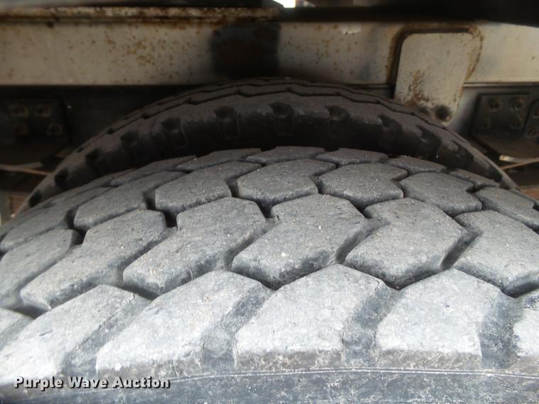 image for item DE1365 2006 Chevrolet C7500 bucket truck