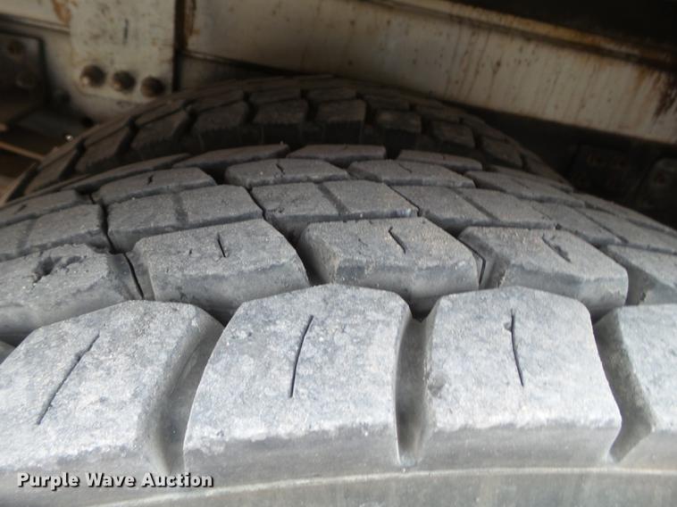 image for item DE1365 2006 Chevrolet C7500 bucket truck