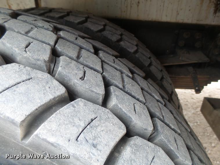 image for item DE1365 2006 Chevrolet C7500 bucket truck