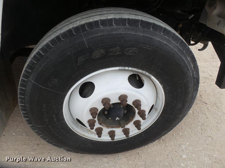 image for item DE1365 2006 Chevrolet C7500 bucket truck