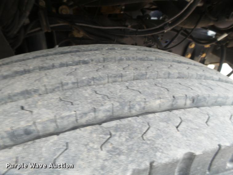 image for item DE1365 2006 Chevrolet C7500 bucket truck