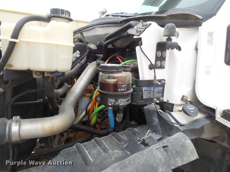 image for item DE1365 2006 Chevrolet C7500 bucket truck