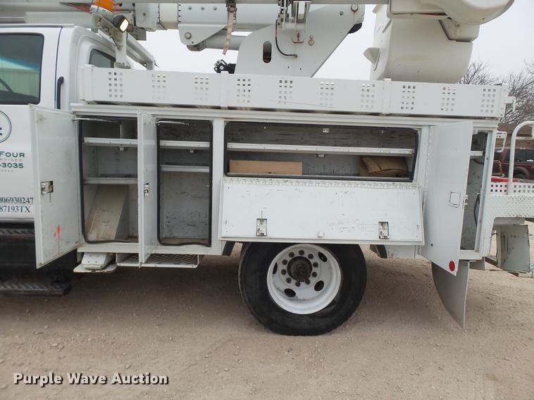 image for item DE1365 2006 Chevrolet C7500 bucket truck