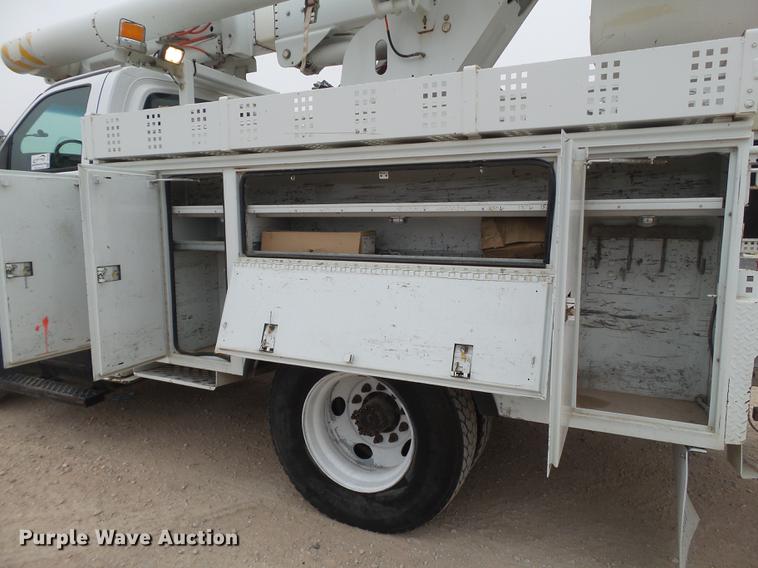 image for item DE1365 2006 Chevrolet C7500 bucket truck