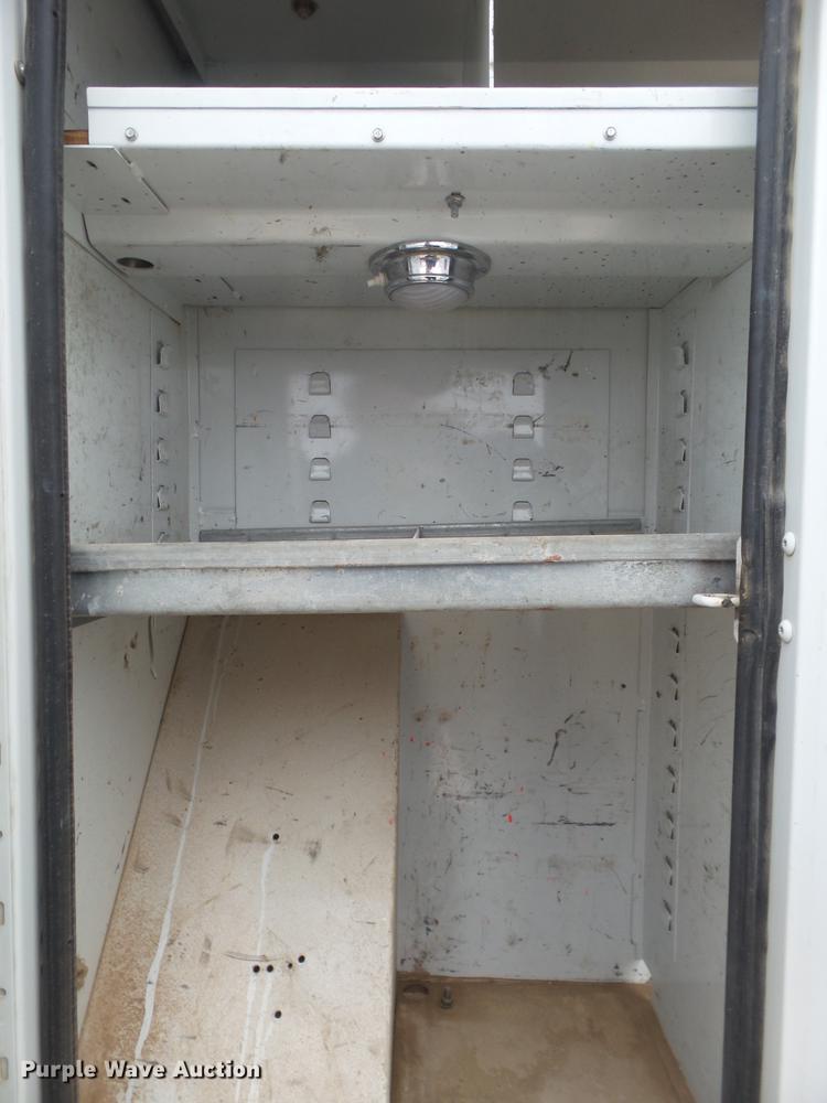 image for item DE1365 2006 Chevrolet C7500 bucket truck