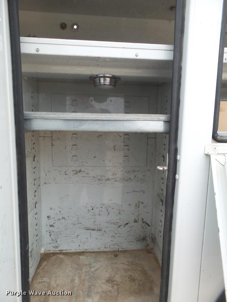 image for item DE1365 2006 Chevrolet C7500 bucket truck