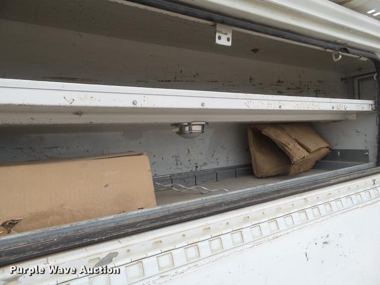 image for item DE1365 2006 Chevrolet C7500 bucket truck