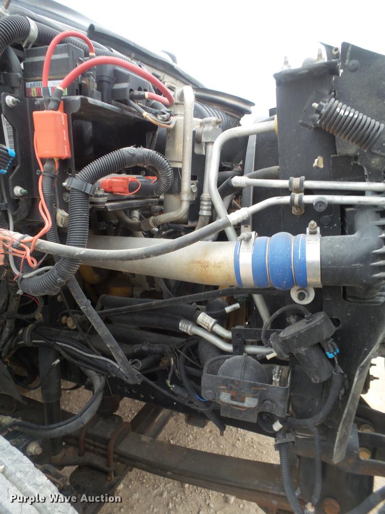 image for item DE1365 2006 Chevrolet C7500 bucket truck