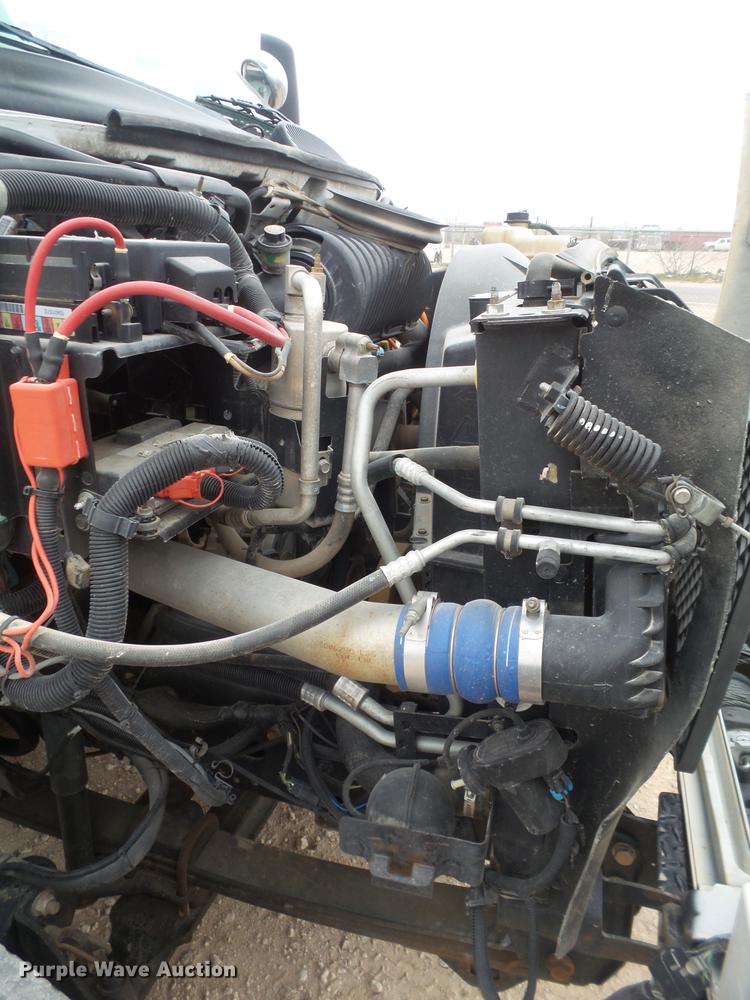 image for item DE1365 2006 Chevrolet C7500 bucket truck