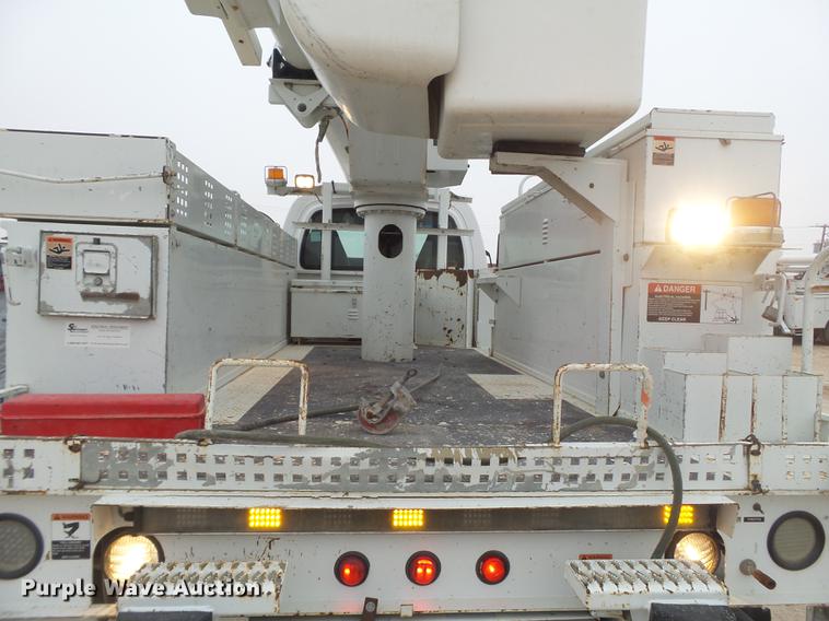 image for item DE1365 2006 Chevrolet C7500 bucket truck