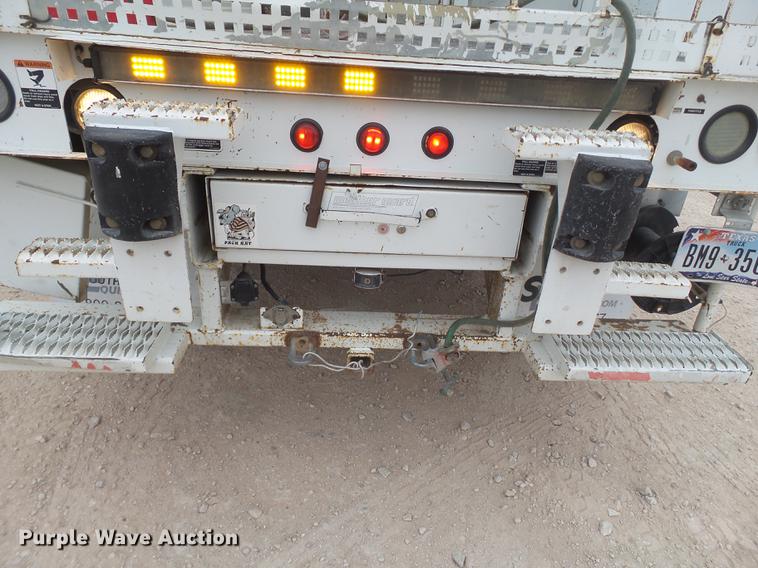 image for item DE1365 2006 Chevrolet C7500 bucket truck
