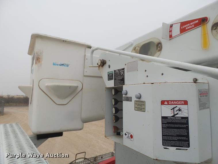 image for item DE1365 2006 Chevrolet C7500 bucket truck