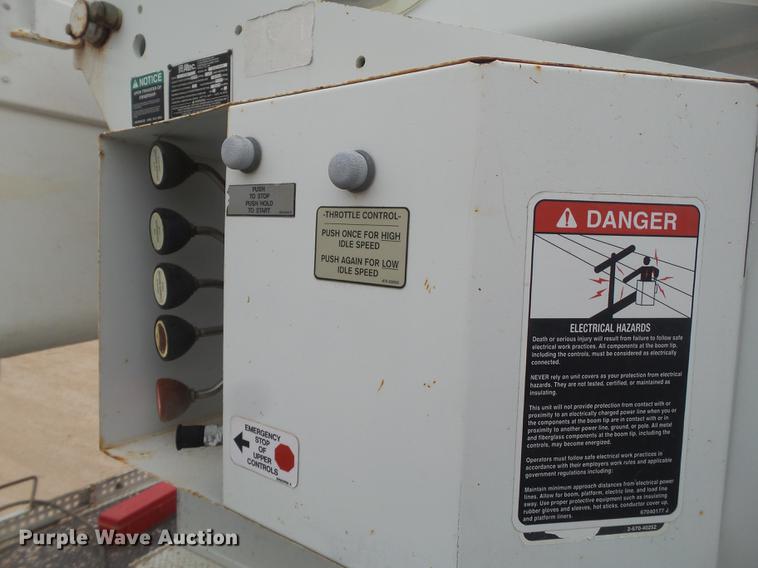 image for item DE1365 2006 Chevrolet C7500 bucket truck