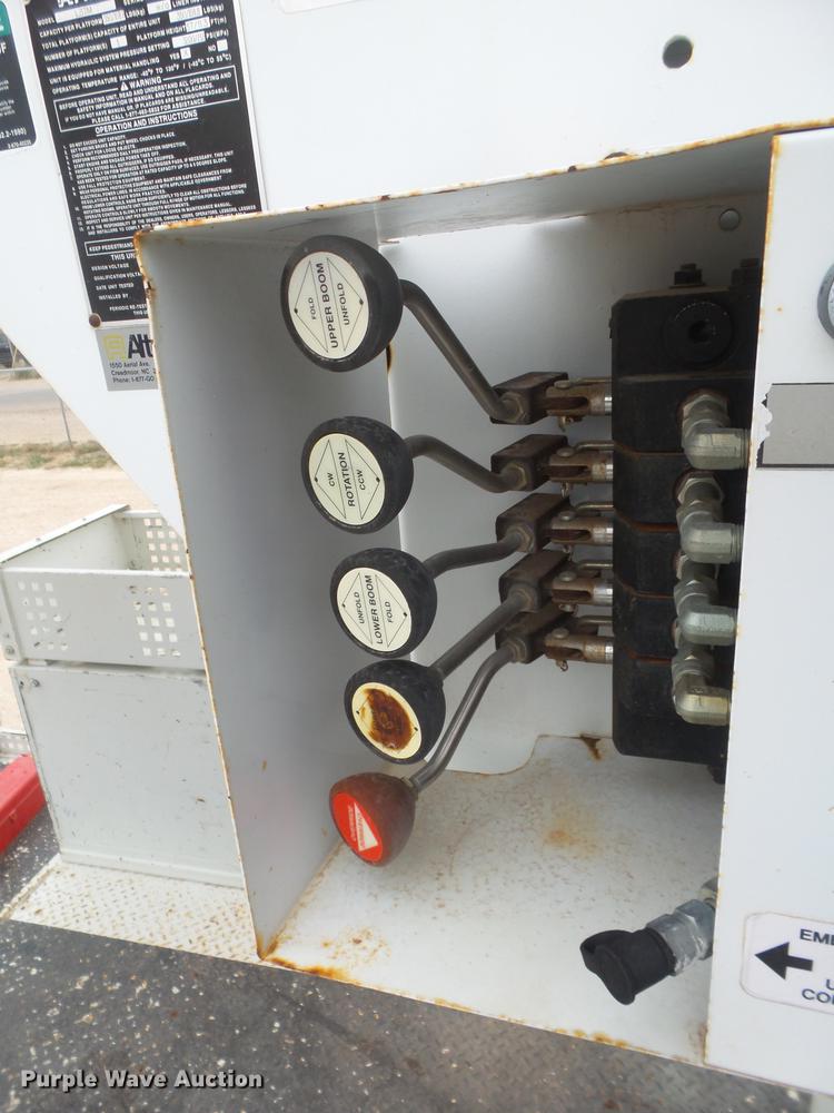 image for item DE1365 2006 Chevrolet C7500 bucket truck