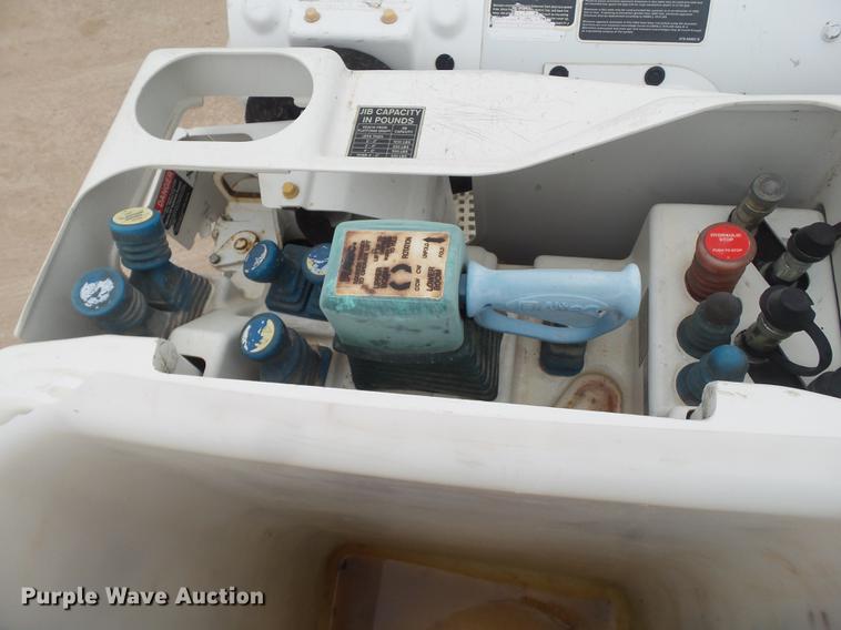 image for item DE1365 2006 Chevrolet C7500 bucket truck