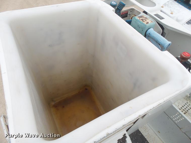 image for item DE1365 2006 Chevrolet C7500 bucket truck