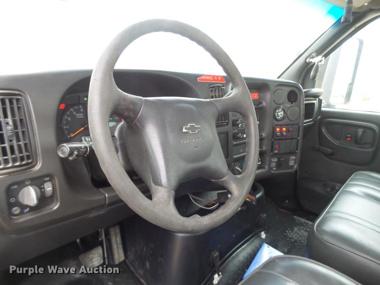 image for item DE1365 2006 Chevrolet C7500 bucket truck