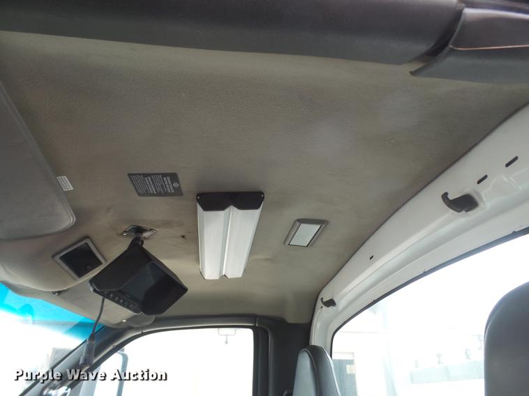 image for item DE1365 2006 Chevrolet C7500 bucket truck